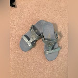 Vionic size 6 sandals